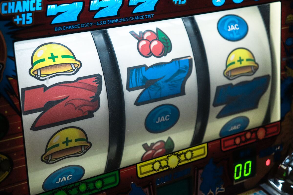 Slot machine displaying three consecutive 7 symbols.